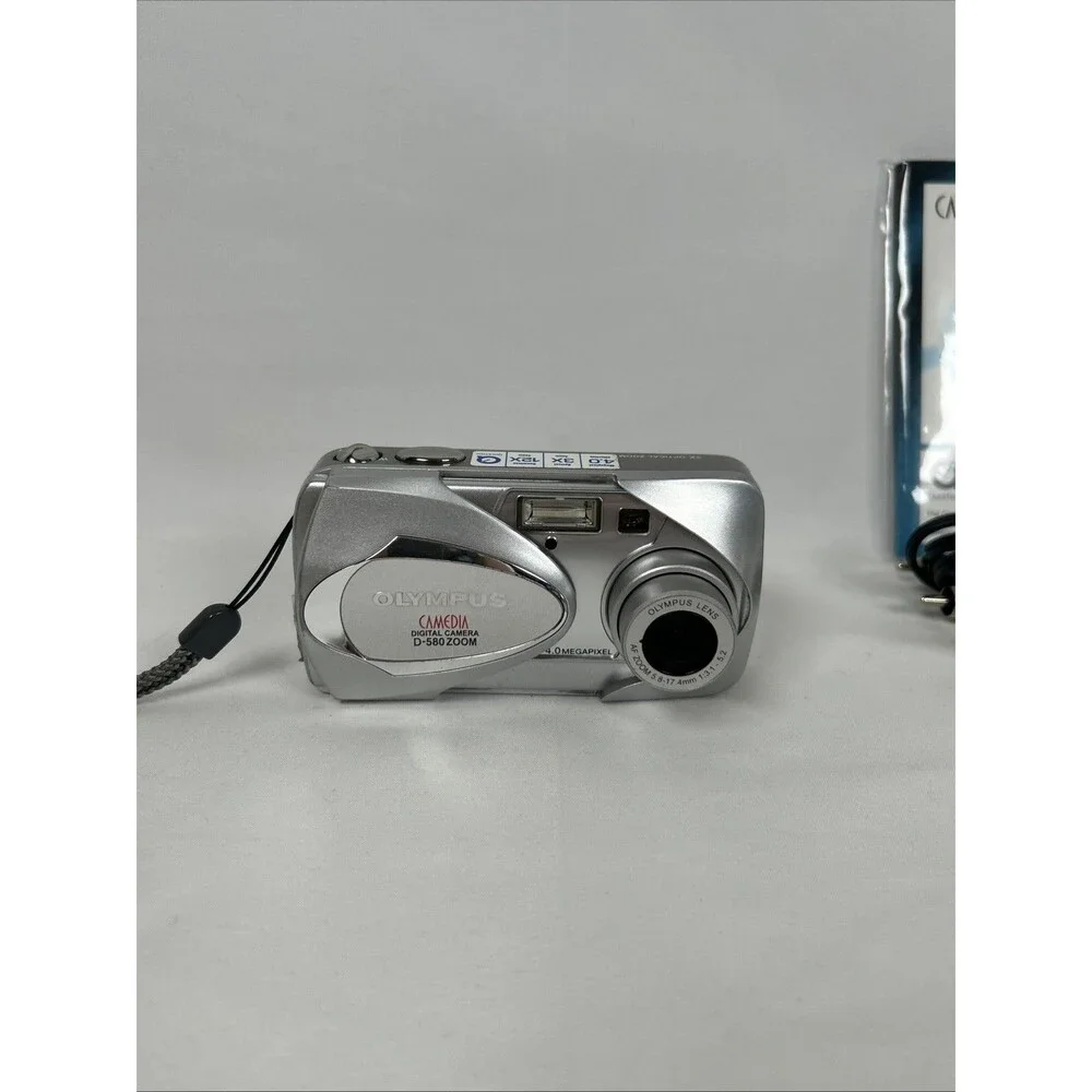 Olympus Camedia D-580 Silver Zoom 4.0MP Digital Camera w/ Memory Card WORKING